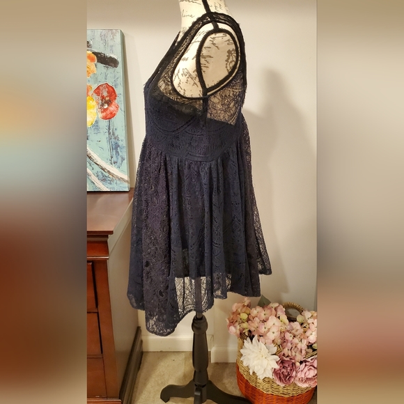 Free People Women's Black Beautiful Sleeveless Lace Shift Dress, Size XS. - Picture 5 of 7